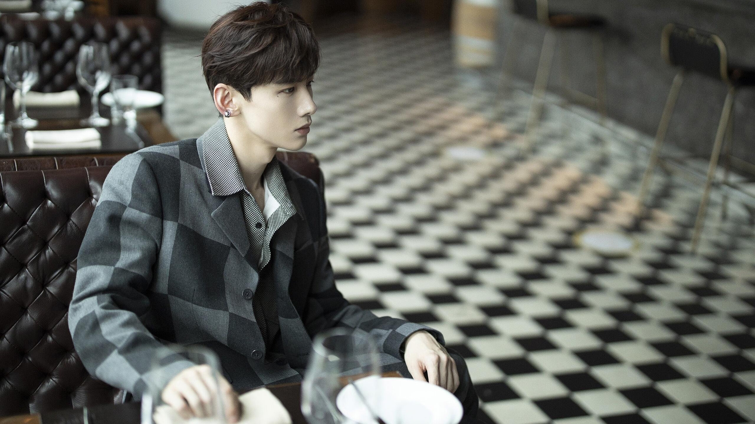 爱游戏app下载-英超重要战，教练深度解读战术调整影响比赛走向，英超战术分析