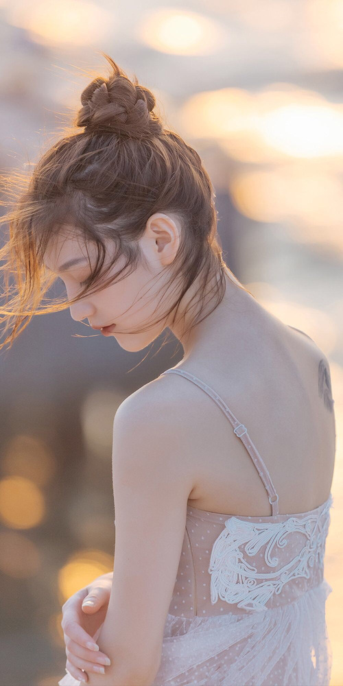 爱游戏体育-五大联赛控球型中场在比赛关键轮中的影响力分析，中场控球视频