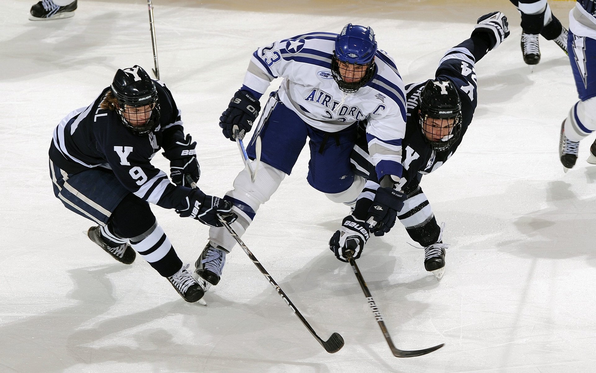 爱游戏 电竞-法国队全力冲刺赢得观众掌声，法国队集锦