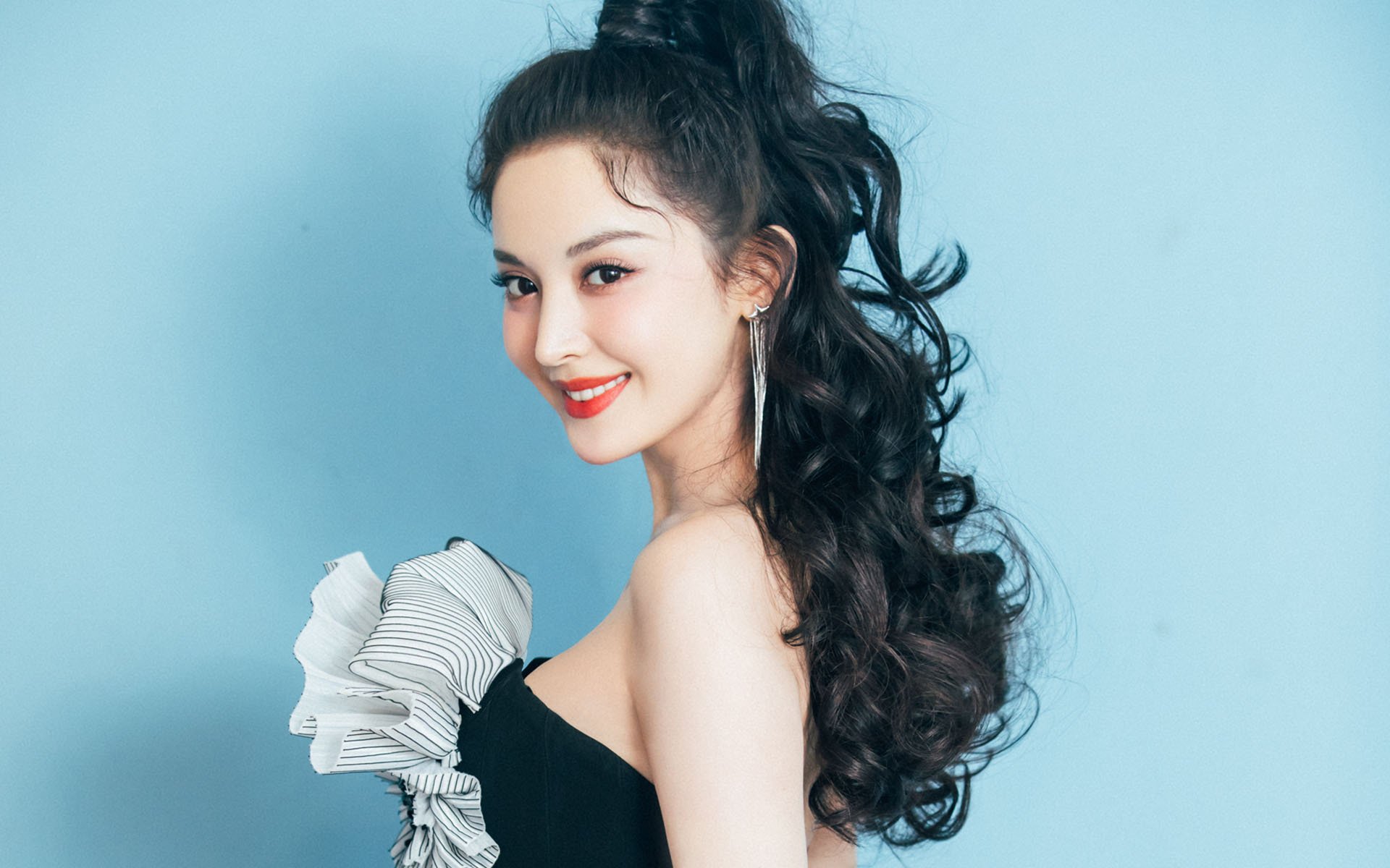 王嘉男签约新东家跳远大奖赛,跳远运动员王嘉男身高