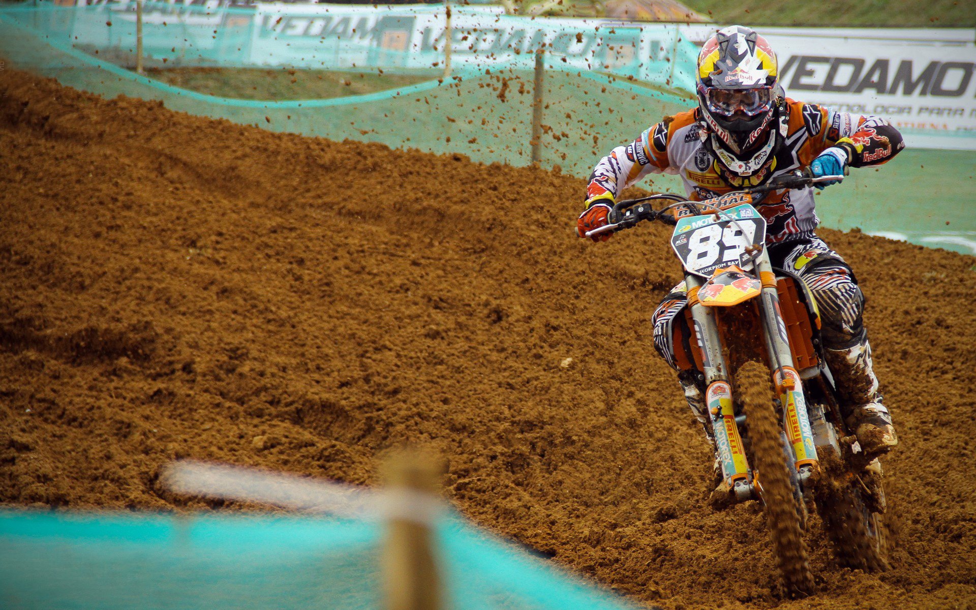 球迷体验升级：多平台同步直播与互动新模式，两个平台如何同步直播